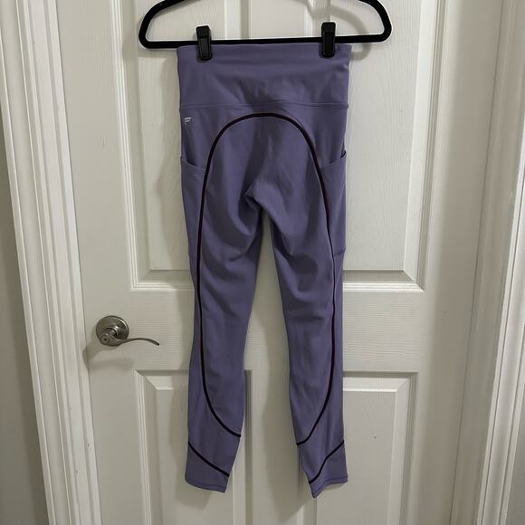 Fabletics High-Waisted Cold-Weather Pocket Legging Women’s size XS /4 Purple NWT - Picture 6 of 10